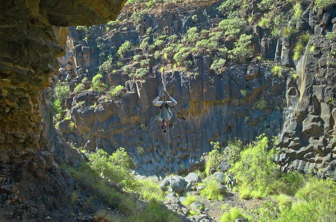 Aventura de rappel en barranco volcánico en Tenerife para principiantes - 8