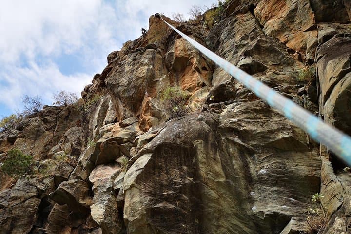 Escalada en roca en el espacio natural. - 4