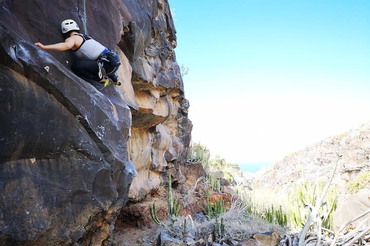 Escalada en roca en el espacio natural. - 8