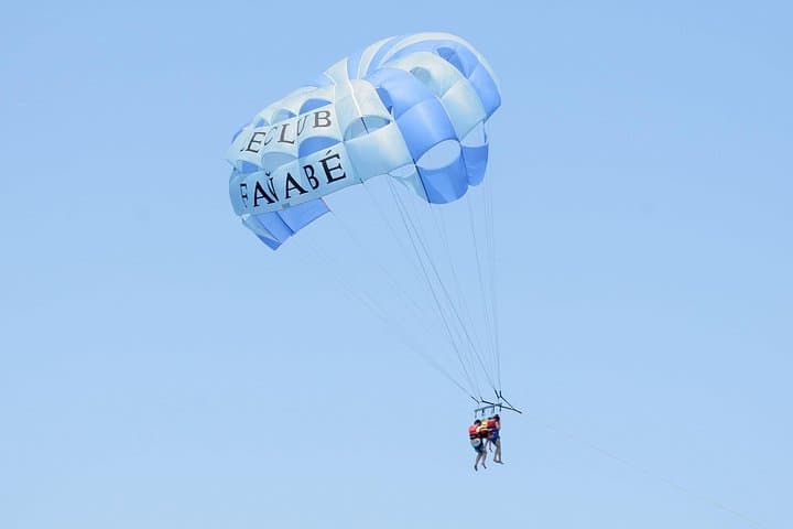 Paquete de deportes acuáticos dos por uno con moto acuática y parapente - 6