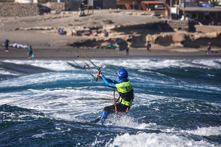 Clases privadas de kitesurf de 4 días para principiantes en Tenerife - 1