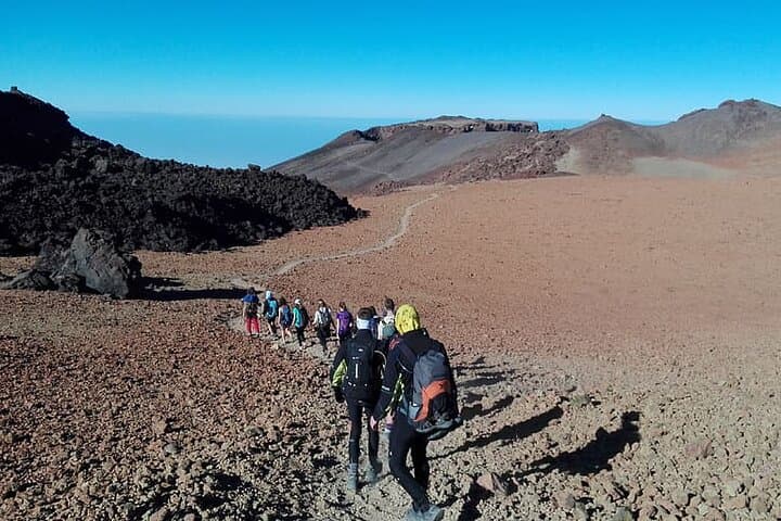 Excursión privada de un día completo a la cima del Teide: vaya de excursión y regrese en teleférico - 2
