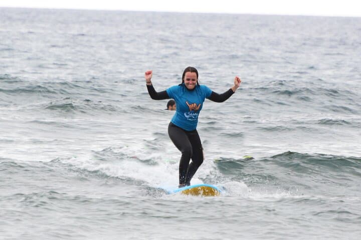 Clase de Surf Grupal en Playa de Las Américas con Fotografías - 4