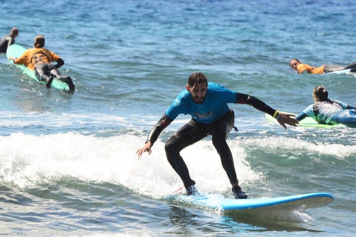 Clase de Surf Grupal en Playa de Las Américas con Fotografías - 6