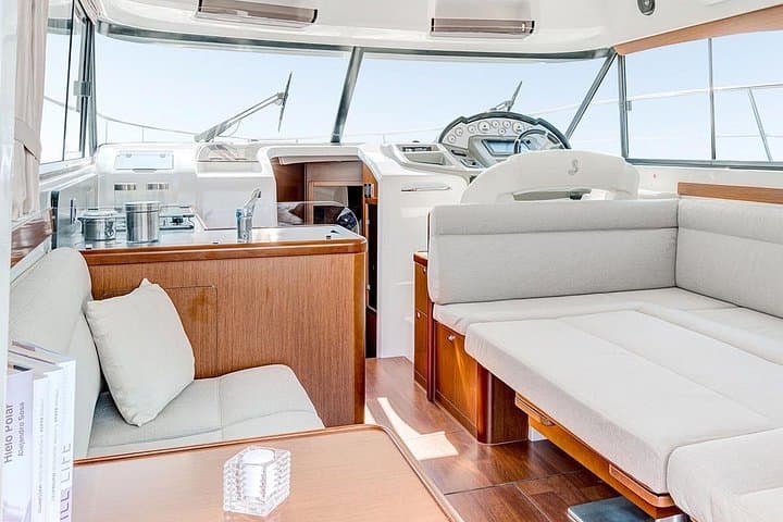 Crucero privado al atardecer de 2 horas en un lujoso barco a motor con bebidas - 4