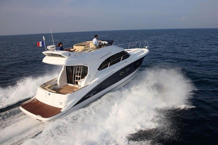 Barco de motor de lujo privado 6 y 8 horas de alquiler de día completo - 4