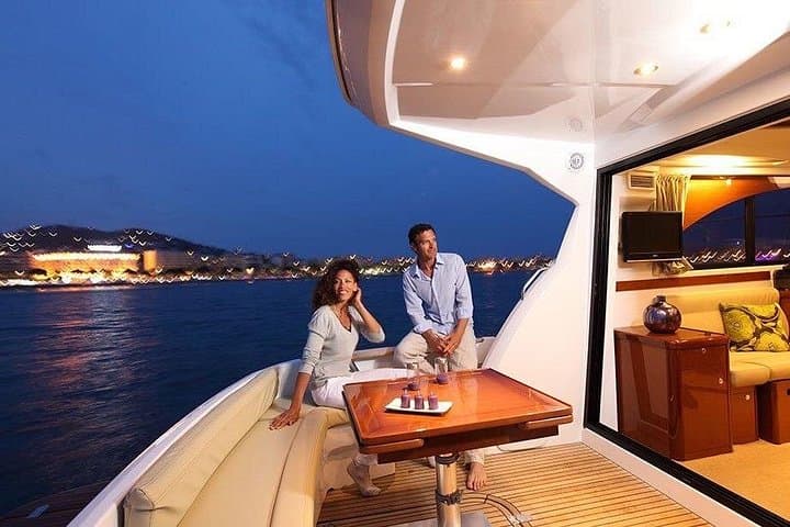 Barco de motor de lujo privado 6 y 8 horas de alquiler de día completo - 6