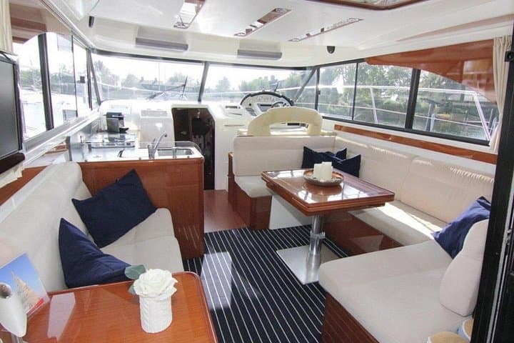 Barco de motor de lujo privado 6 y 8 horas de alquiler de día completo - 7