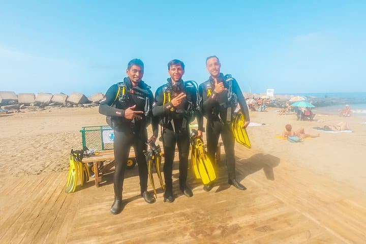 Buceo en Tenerife. Buceadores felices bajo el agua - 6