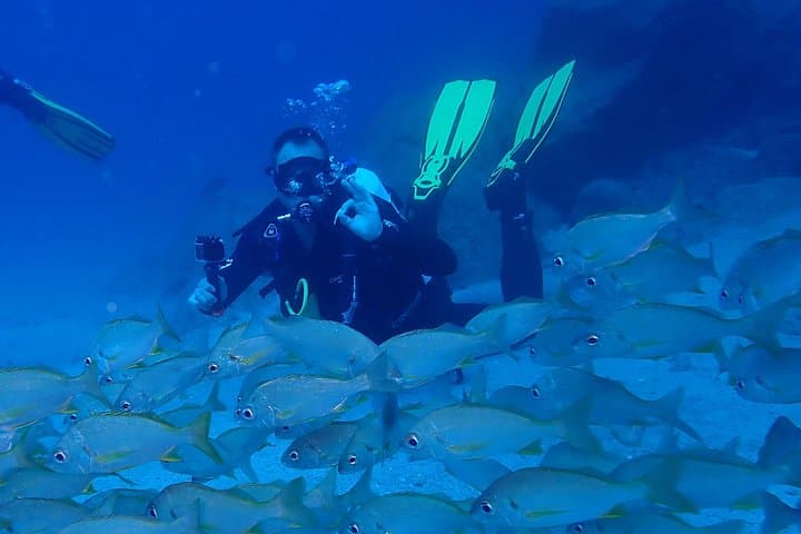 Buceo en Tenerife. Buceadores felices bajo el agua - 8