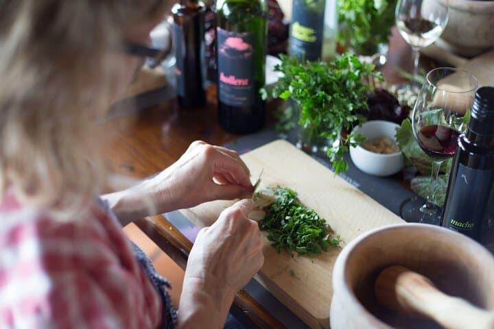 Sabores de Tenerife : Taller de Mojo, Cata de Vinos y Tour de Bodegas - 7