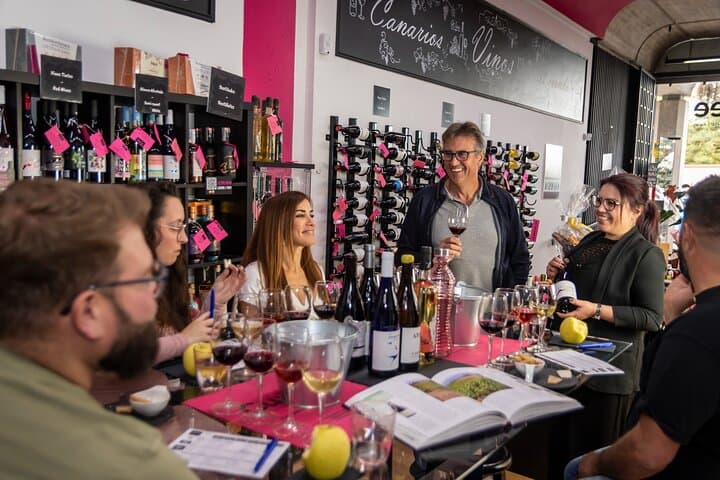 Momentos divertidos degustando vinos canarios entre amig@s! - 4