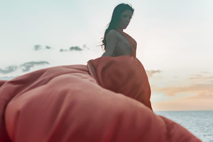 Fotografía privada de vestidos voladores al atardecer en Tenerife - 8