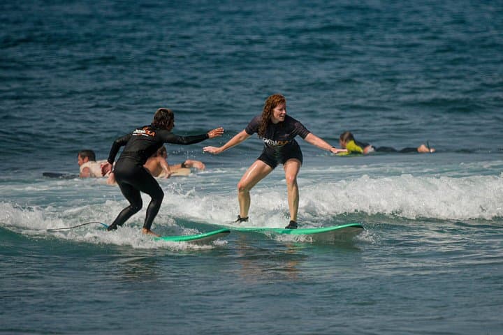 surfeando en pareja,alegria y diversión para el recuerdo - 4