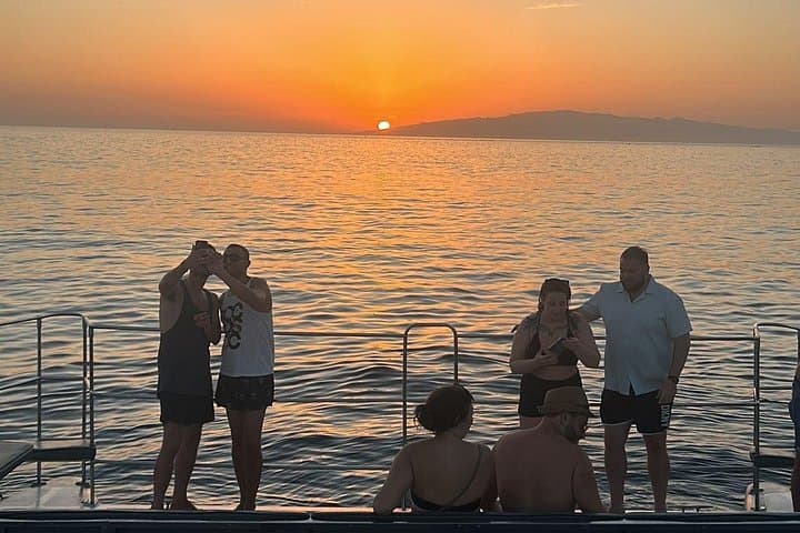 Tour en catamarán al atardecer por Tenerife - Comida y bebidas incluidas - 8