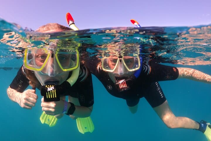 Snorkel en grupos pequeños en la bahía de Abades con guía autorizado - 2