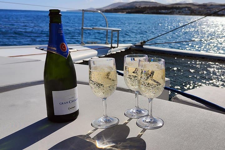 Alquiler de catamarán privado de vela con almuerzo y bebidas - 4