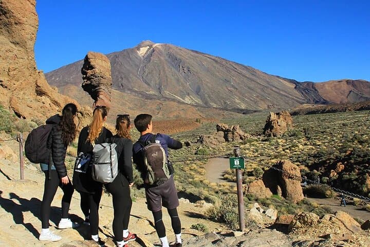 Vistas de la isla de La Gomera y El Hierro (al fondo) desde el Parque Nacional del Teide - 6
