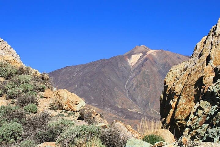 Vistas de la isla de La Gomera y El Hierro (al fondo) desde el Parque Nacional del Teide - 7