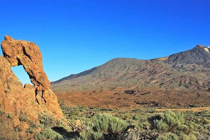 Vistas de la isla de La Gomera y El Hierro (al fondo) desde el Parque Nacional del Teide - 8