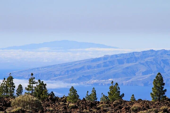Vistas de la isla de La Gomera y El Hierro (al fondo) desde el Parque Nacional del Teide - 1