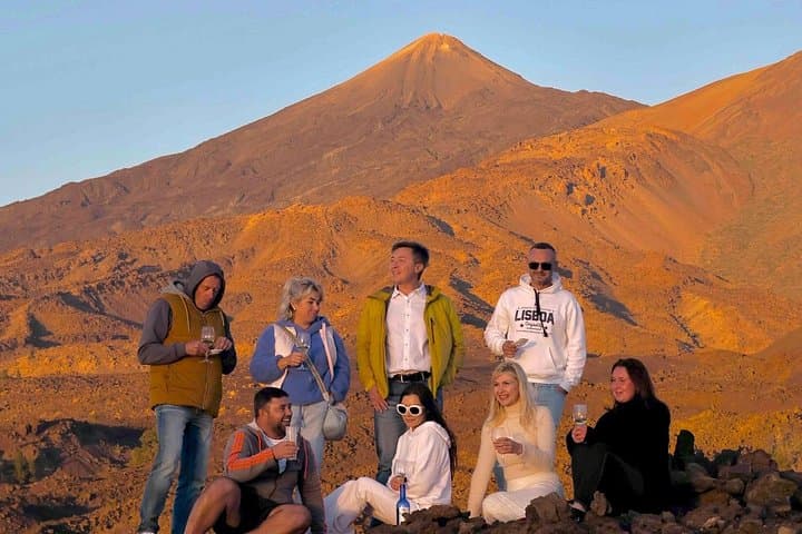 Vista del volcán al atardecer desde 2100 metros - 1