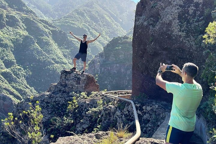 Lugar icónico de Anaga : conocido por los lugareños como Túnel de Pico del Inglés, y por los turistas como el "Túnel de la Felicidad." - 4