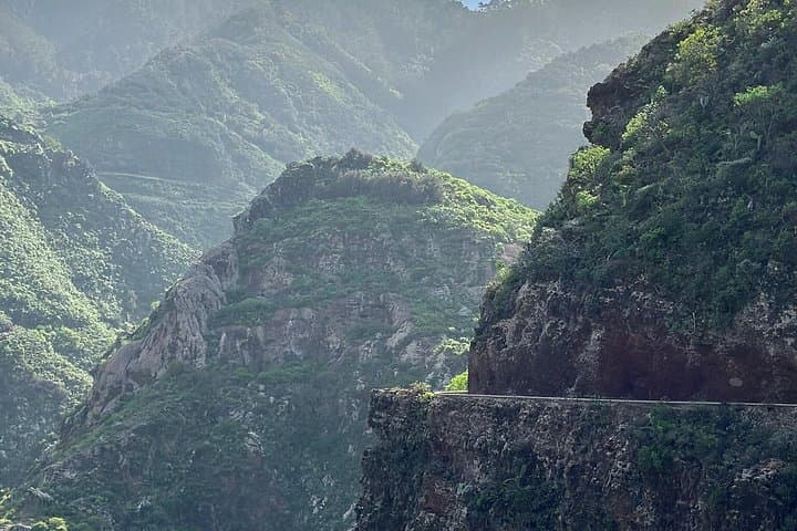 Lugar icónico de Anaga : conocido por los lugareños como Túnel de Pico del Inglés, y por los turistas como el "Túnel de la Felicidad." - 7