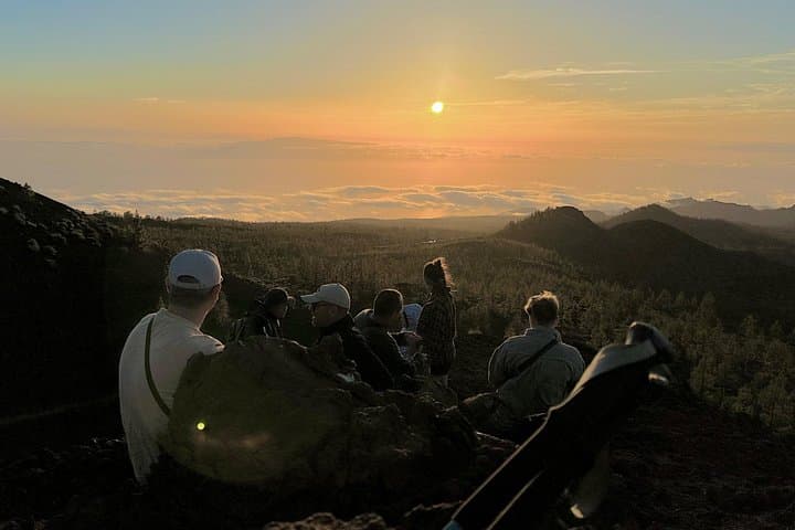 Vista del volcán al atardecer desde 2100 metros - 6