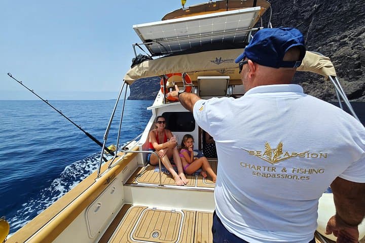 Tour de avistamiento de ballenas y delfines Los Gigantes y Masca en grupos reducidos - 4