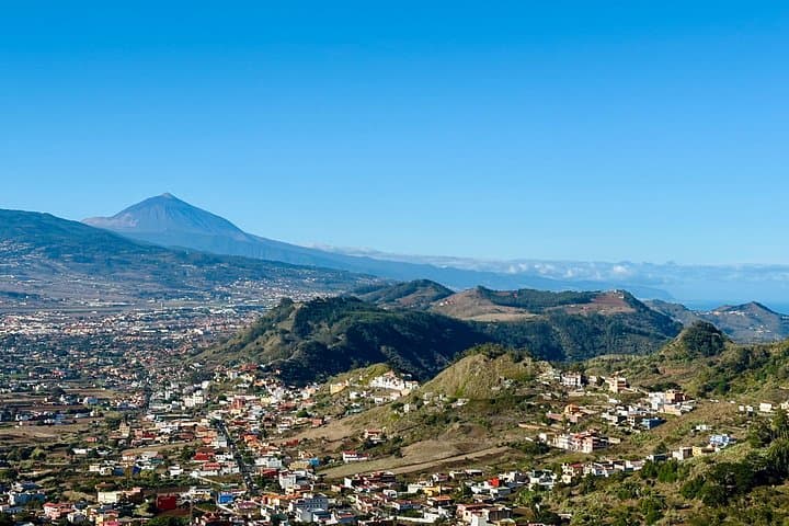 Lugar icónico de Anaga : conocido por los lugareños como Túnel de Pico del Inglés, y por los turistas como el "Túnel de la Felicidad." - 6