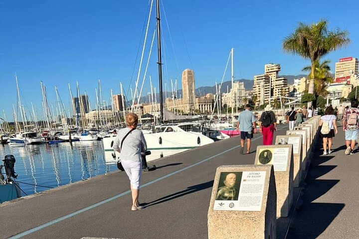 EL PUNTO DE ENCUENTRO - CAMINATA PLANA DE LUZ desde la terminal de cruceros. La mayoría de los huéspedes disfrutan de este paseo rápido de 15 minutos para ver el centro de la ciudad. - 2
