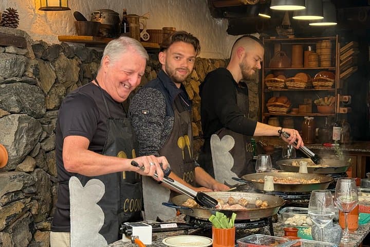 Tenerife : Clase de Cocina de Paella en Casa Tradicional Canaria - 8