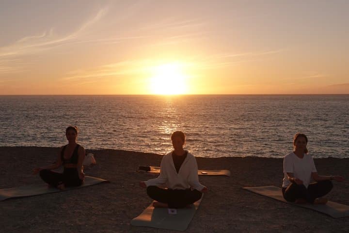 Yoga al atardecer junto al océano en Tenerife - 2
