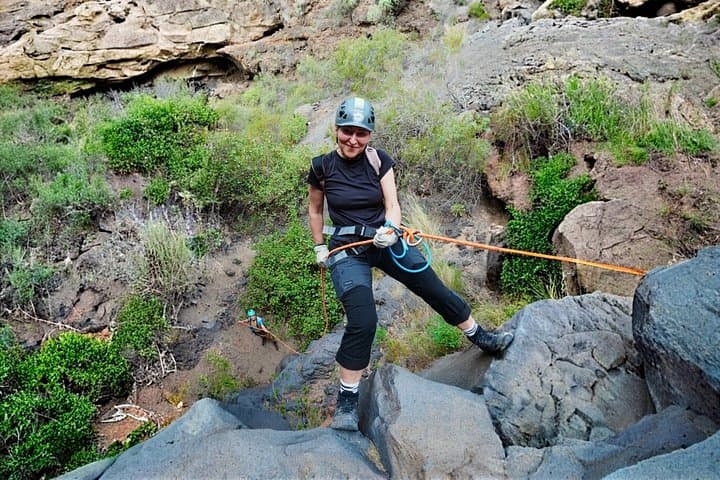 Aventura de rappel en barranco volcánico en Tenerife para principiantes - 2